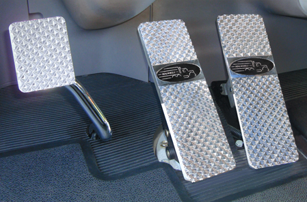 Peterbilt 379, 386, 388, 389 Crown-Cut Billet Pedals (1994 to Current)