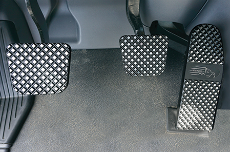 Peterbilt 587, 579, 567 Black Billet Pedals (2014 to Current)