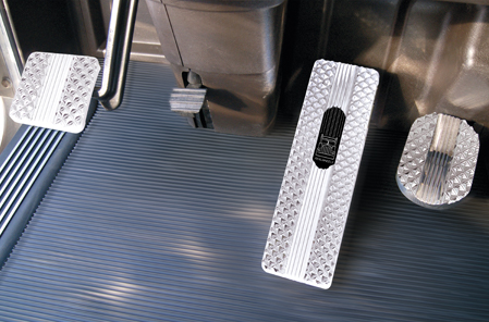 Kenworth T700, T800, W900 (2007 – Current) & T440, T470 (2007 – 2013) Billet Pedals